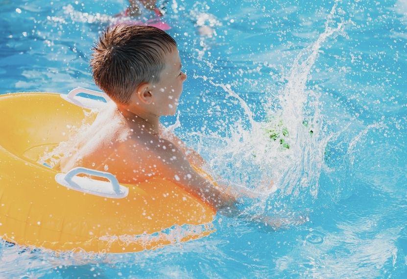 camping avec piscine et pataugeoire dans l'indre