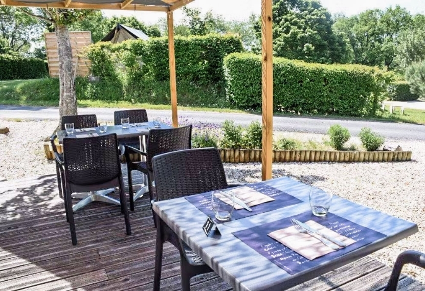 camping avec restairant dans le berry ()